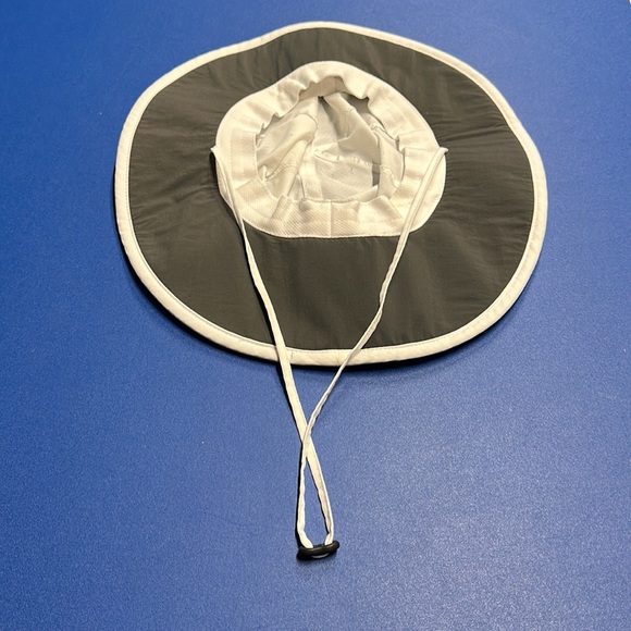 Columbia white sun hat. - Picture 4 of 5